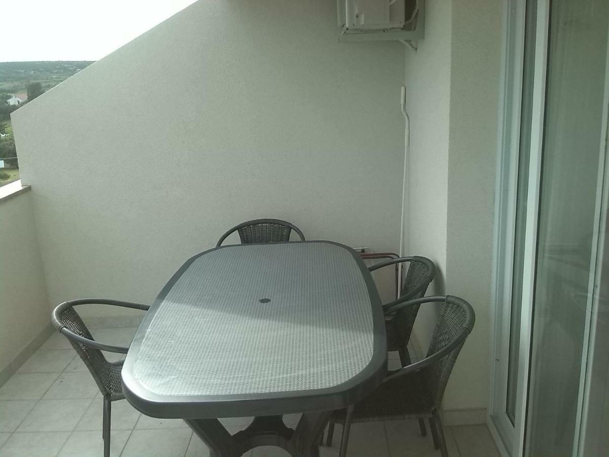 Apartmani Luna Новаля Екстериор снимка