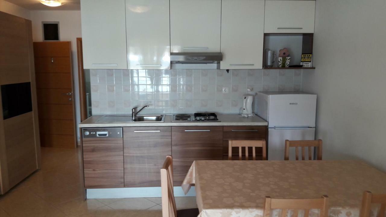 Apartmani Luna Новаля Екстериор снимка