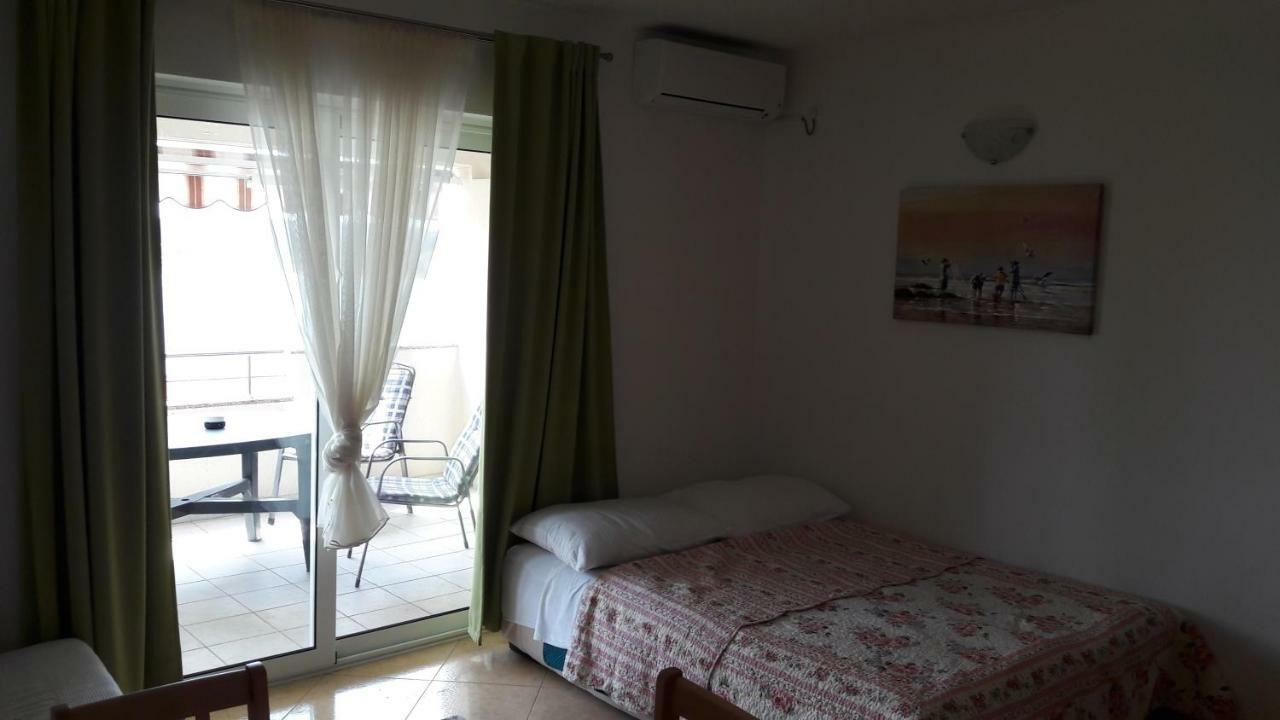 Apartmani Luna Новаля Екстериор снимка
