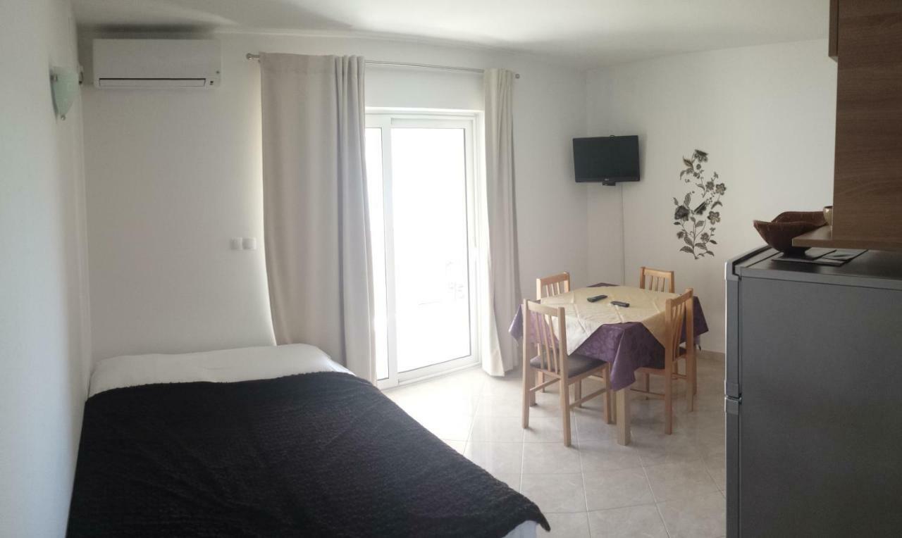 Apartmani Luna Новаля Екстериор снимка